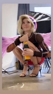 Anastasia Ivleeva feet photo thumbnail