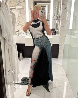 Anastasia Ivleeva feet photo thumbnail