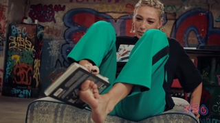 Anastasia Ivleeva feet photo thumbnail