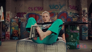 Anastasia Ivleeva feet photo thumbnail