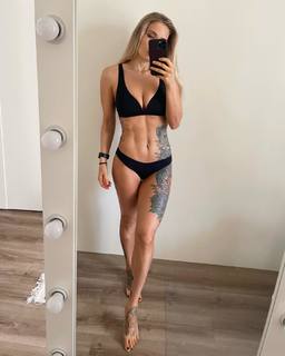 Anastasia Yankova feet photo 9