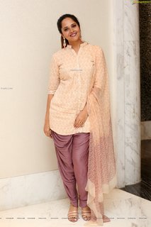 Anasuya Bharadwaj feet photo 3