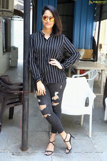 Anasuya Bharadwaj feet photo 13