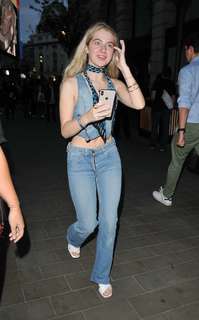 Anaïs Gallagher feet photo 19