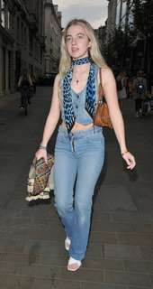 Anaïs Gallagher feet photo 16