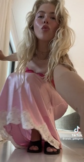 Anaïs Gallagher feet photo 8