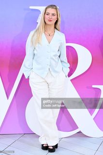 Anaïs Gallagher feet photo 11
