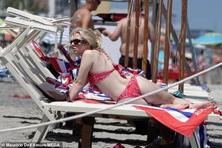Anaïs Gallagher feet photo 2