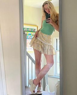 Anaïs Gallagher feet photo 12