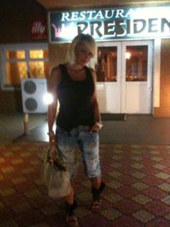 Anda Adam feet photo thumbnail