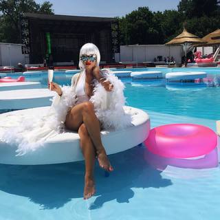 Anda Adam feet photo thumbnail