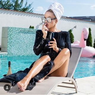 Anda Adam feet photo thumbnail