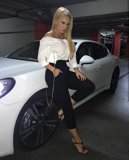 Anda Adam feet photo thumbnail