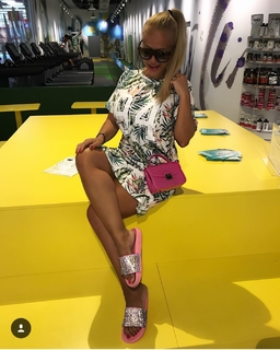 Anda Adam feet photo thumbnail