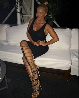 Anda Adam feet photo thumbnail