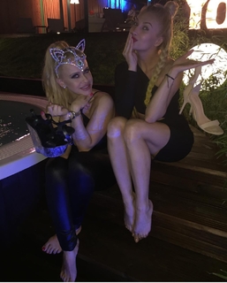 Anda Adam feet photo thumbnail