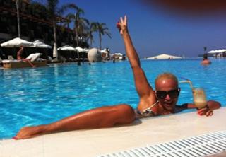 Anda Adam feet photo thumbnail