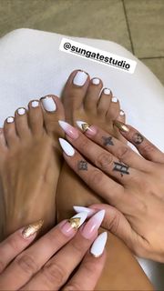 Anda Adam feet photo thumbnail