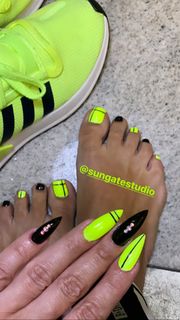 Anda Adam feet photo thumbnail