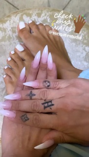 Anda Adam feet photo thumbnail