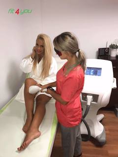 Anda Adam feet photo thumbnail