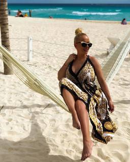 Anda Adam feet photo thumbnail