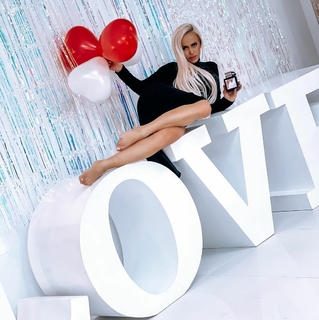 Anda Adam feet photo thumbnail