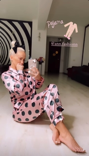 Anda Adam feet photo thumbnail