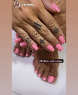 Anda Adam feet photo thumbnail