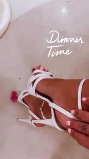 Anda Adam feet photo thumbnail