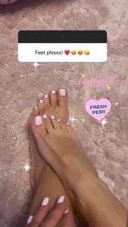 Anda Adam feet photo thumbnail