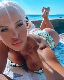 Anda Adam feet photo thumbnail