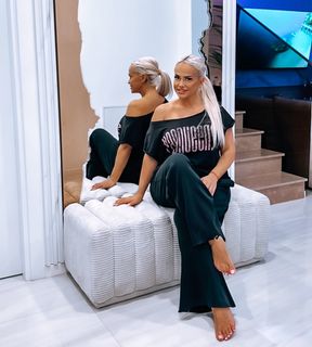 Anda Adam feet photo thumbnail