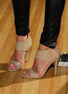 Andi Dorfman feet photo 17