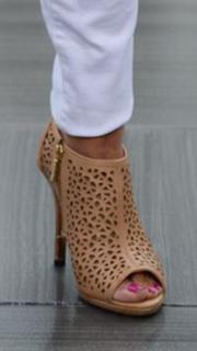 Andi Dorfman feet photo 15