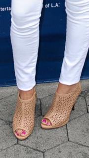Andi Dorfman feet photo 13