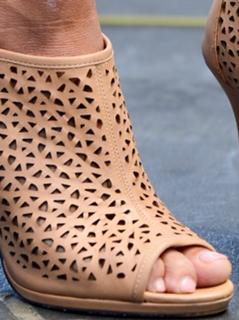 Andi Dorfman feet photo 10