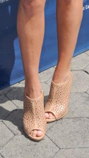 Andi Dorfman feet photo 8