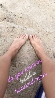 Andi Dorfman feet photo 4