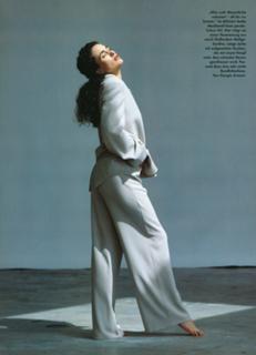 Andie MacDowell feet photo thumbnail