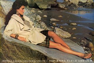 Andie MacDowell feet photo thumbnail