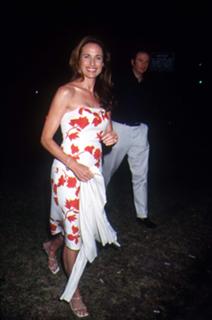 Andie MacDowell feet photo thumbnail