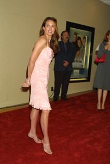 Andie MacDowell feet photo thumbnail