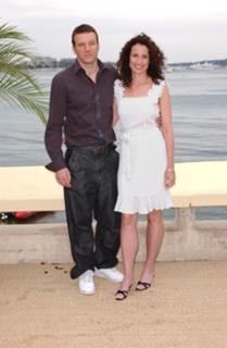 Andie MacDowell feet photo thumbnail