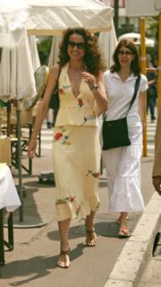 Andie MacDowell feet photo thumbnail