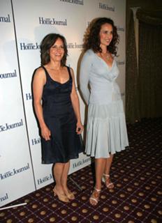 Andie MacDowell feet photo thumbnail