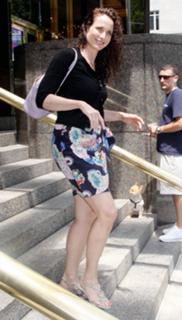 Andie MacDowell feet photo thumbnail