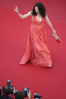 Andie MacDowell feet photo thumbnail