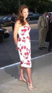 Andie MacDowell feet photo thumbnail