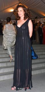 Andie MacDowell feet photo thumbnail